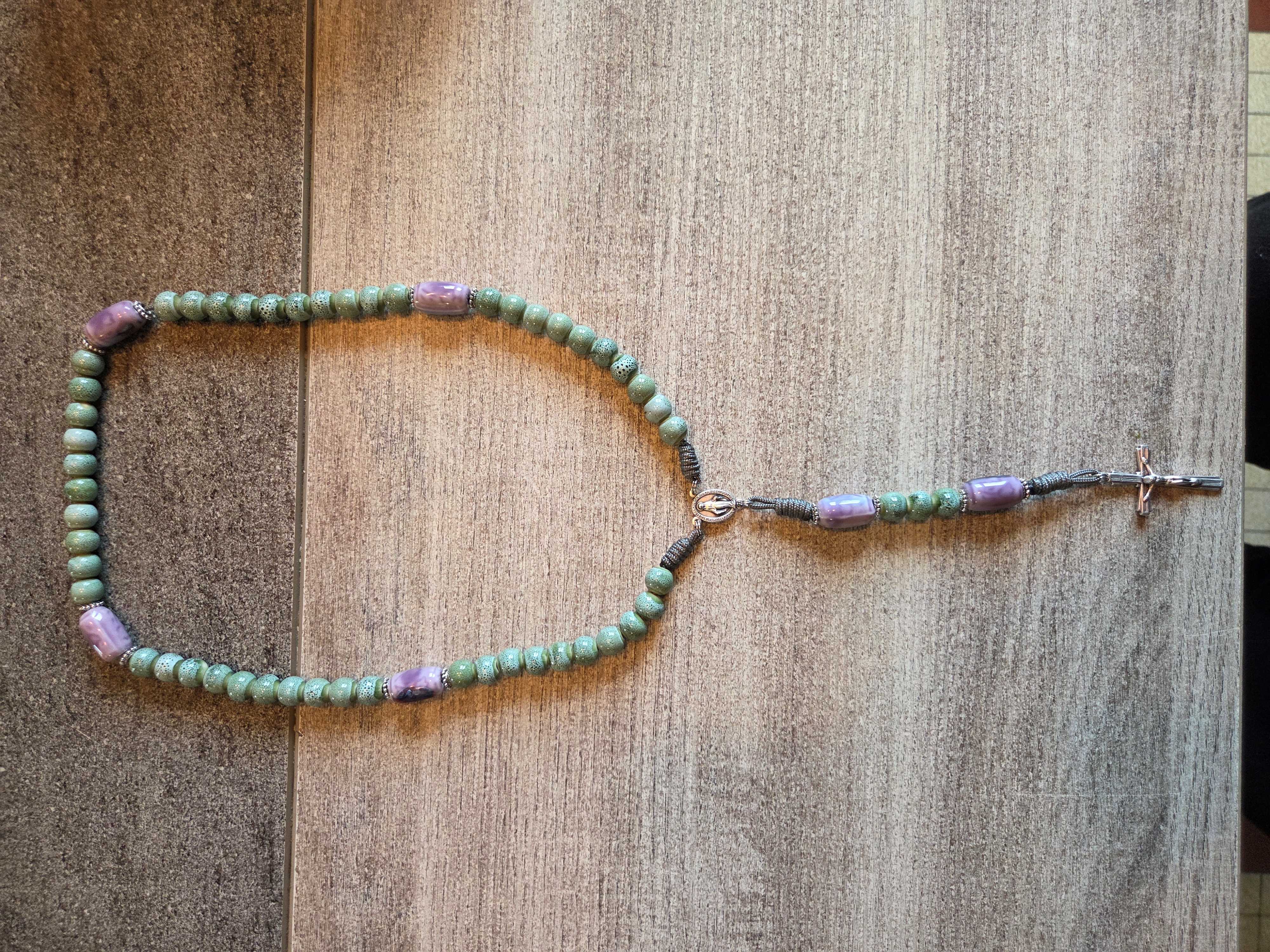 Chapelet perles céramiques vert