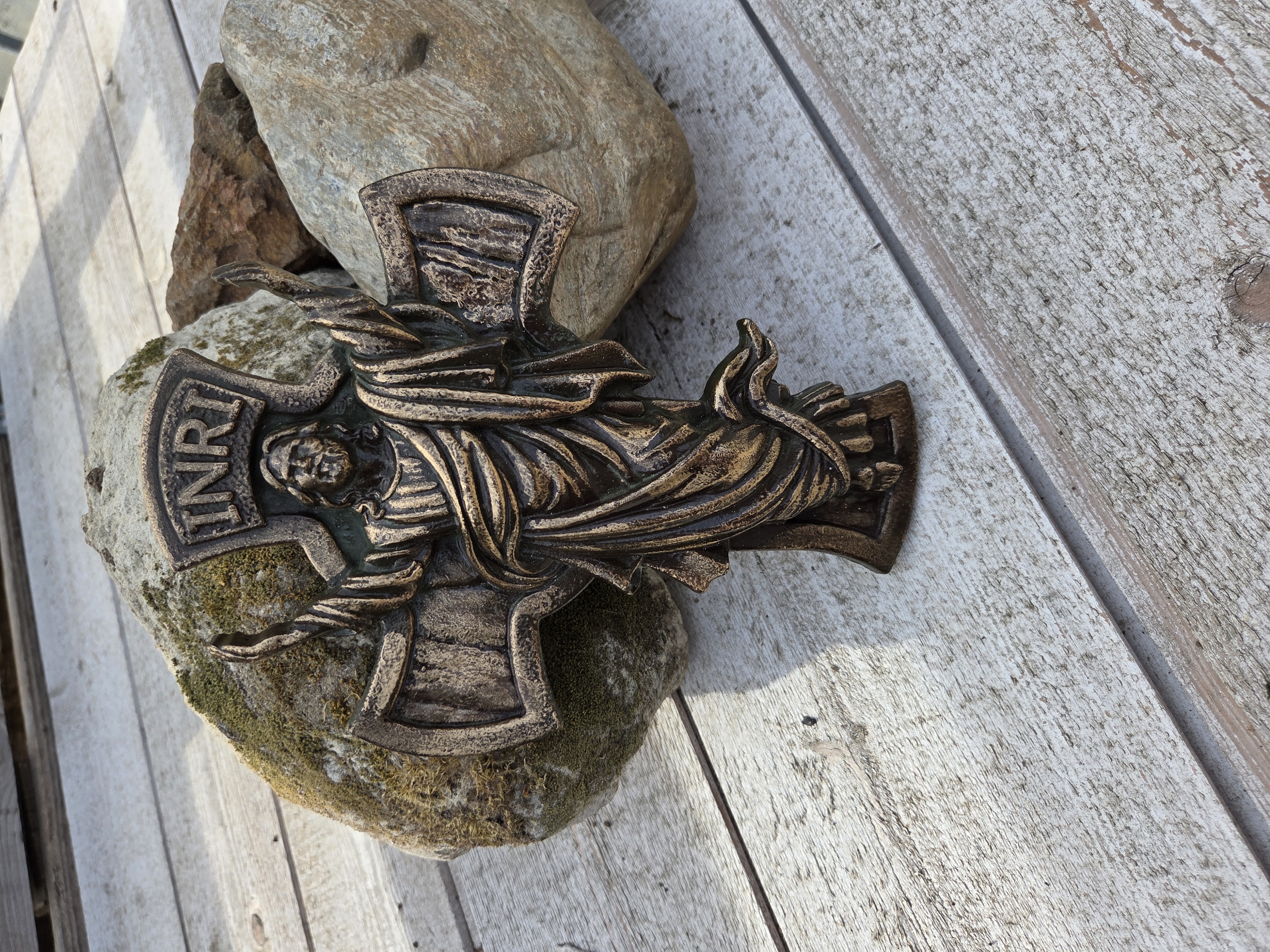 Crucifix effet bronze